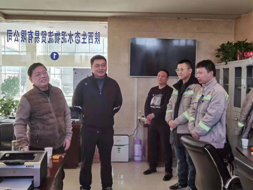 公司領(lǐng)導春節(jié)期間慰問一線職工